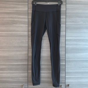Lululemon Black leggings with pockets, Size 6